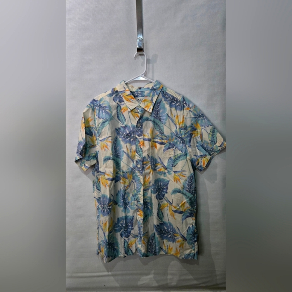 Short sleeve button down shirt